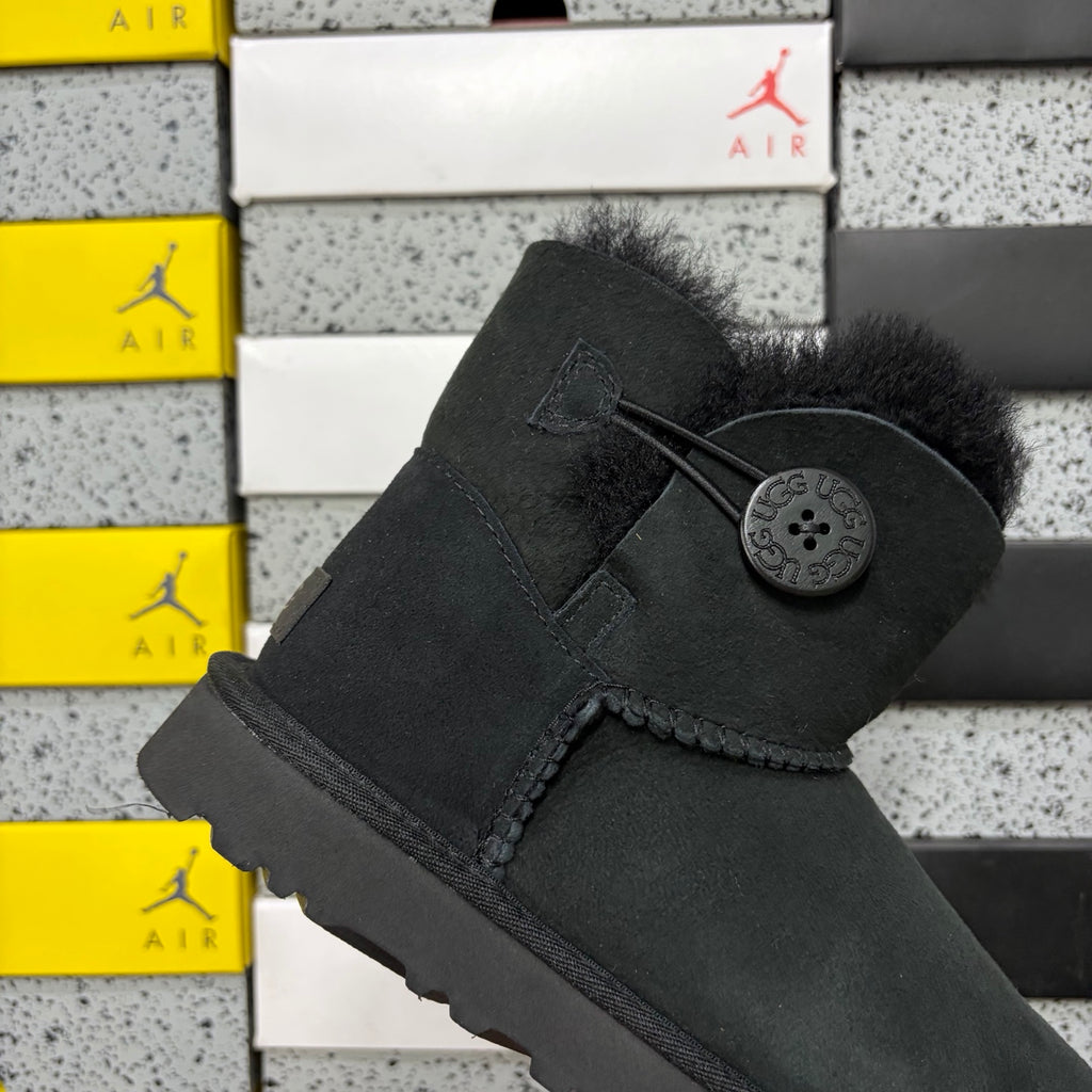 Mid-Calf Boots with Wooden Buckle – Black (6422) | Sizes 35–40