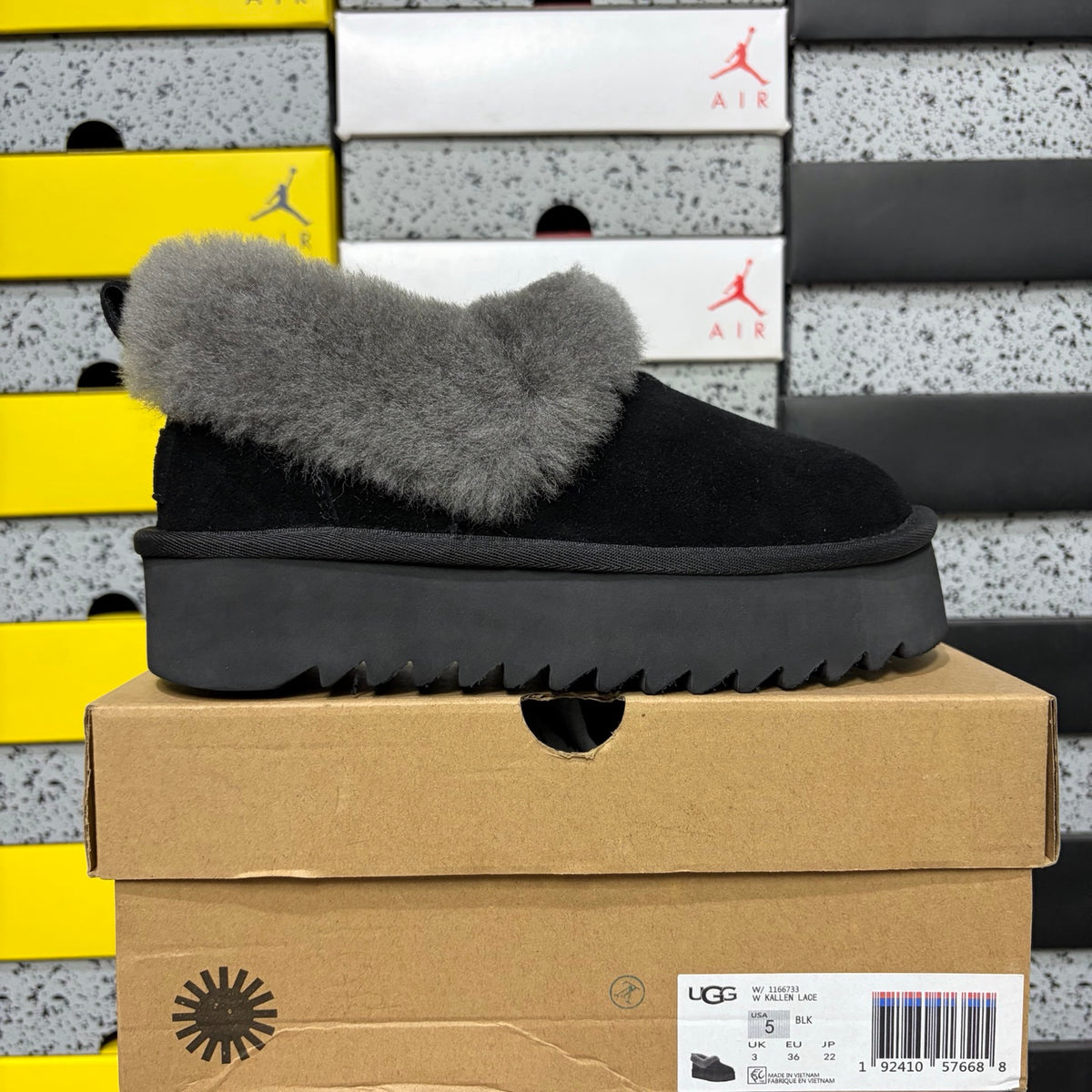 Grand Celebration Platform Snow Boots in Black – Chunky Sole Winter Boots (EU Sizes 35–40)