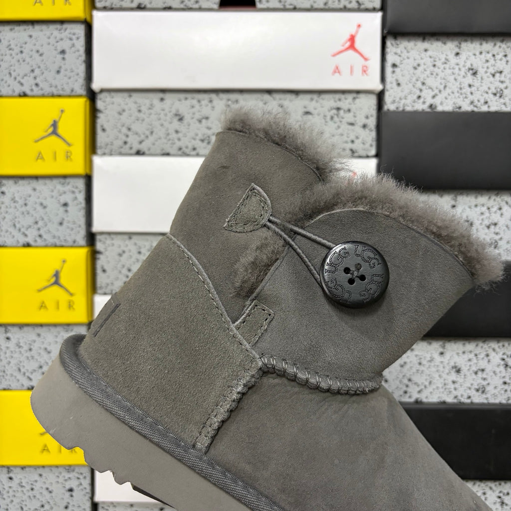 Mid-Calf Boots with Wooden Buckle – Grey (6422) | Sizes 35–40