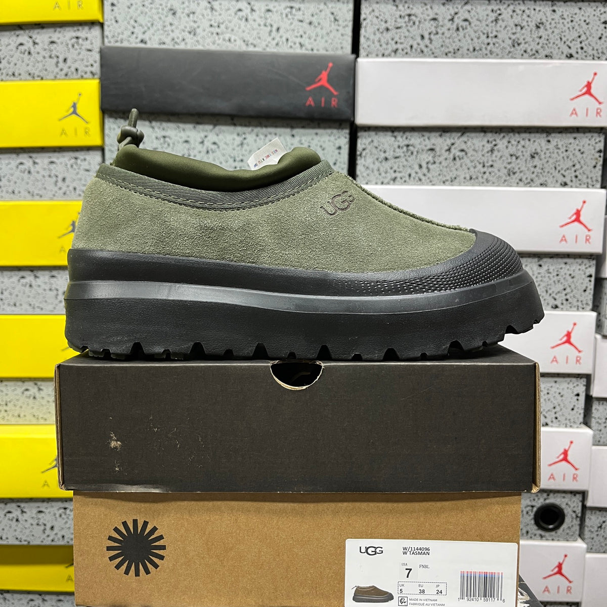 Snow Boots in Green with Black Sole – Wide Size Range Winter Boots (EU Sizes 35–45)